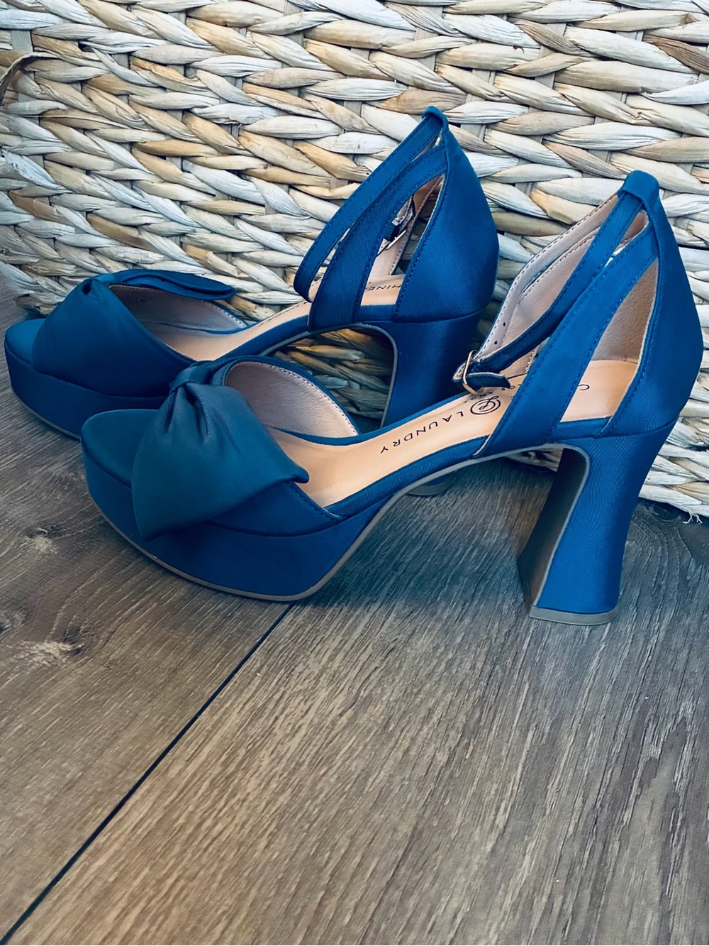 🎁 Chinese Laundry Navy Bow Ankle-Strap Platform Heels Size 7 NIB - Picture 10 of 16